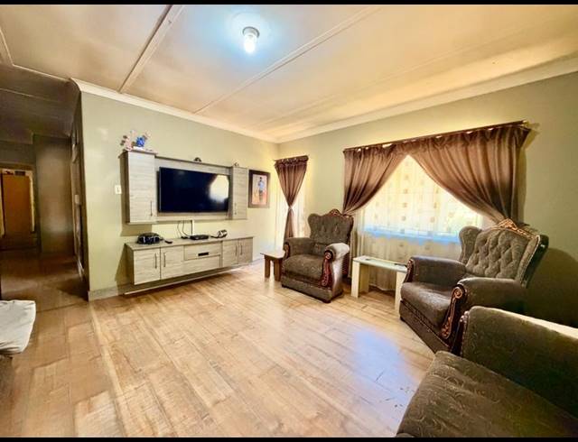 3 BEDROOM HOUSE FOR SALE IN VANDERBIJLPARK CE 2